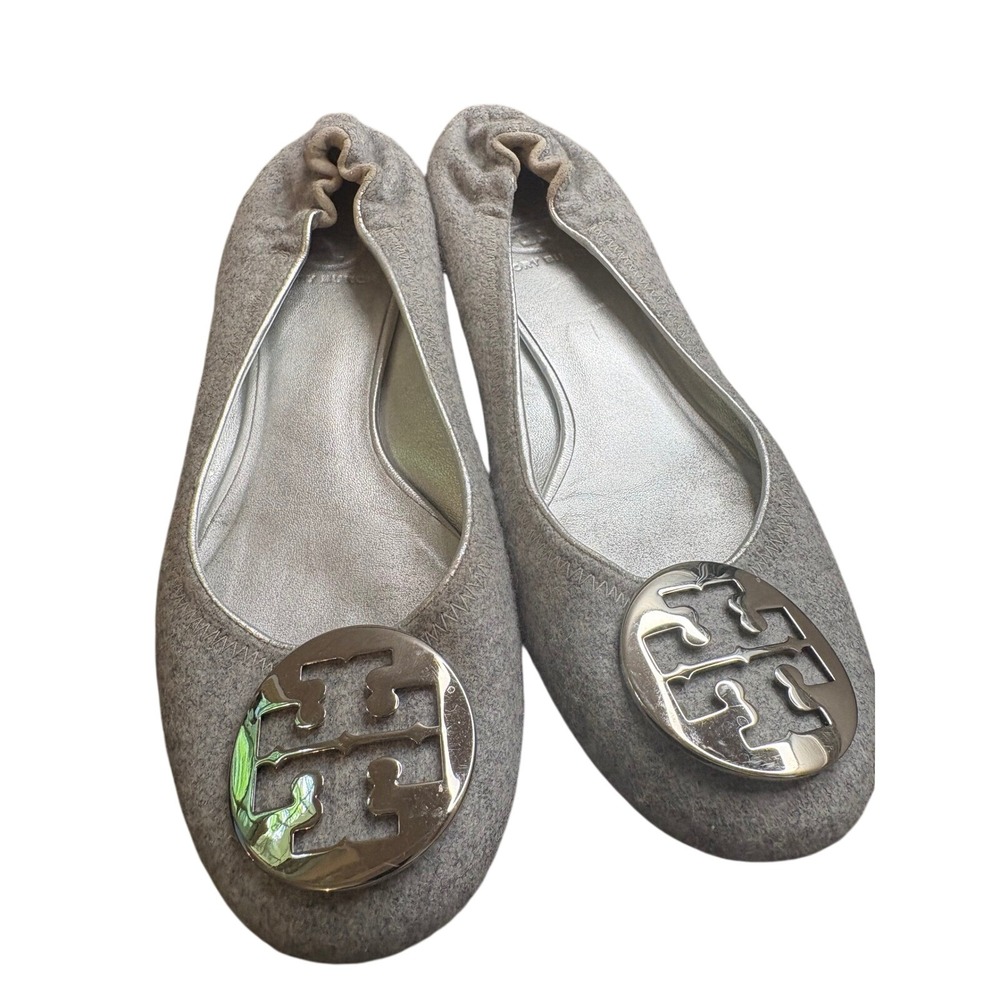Tory Burch Reva Ballet Flats Grey Wool Felt Silver Logo Medallion 8.5M